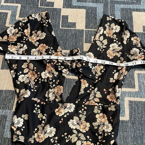 Seafolly
Splendor Long Sleeve Surfsuit - Picture 9 of 11